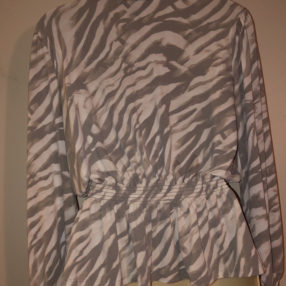 Vera Wang top - Picture 6 of 7
